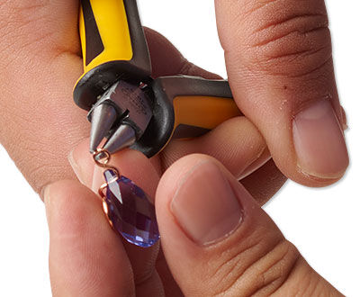 Pliers shaping wire